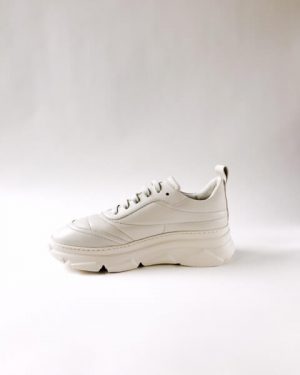 Sneaker in off-white leer met een dikke chunky zool merk Copenhagen model CHP205 creamwhite